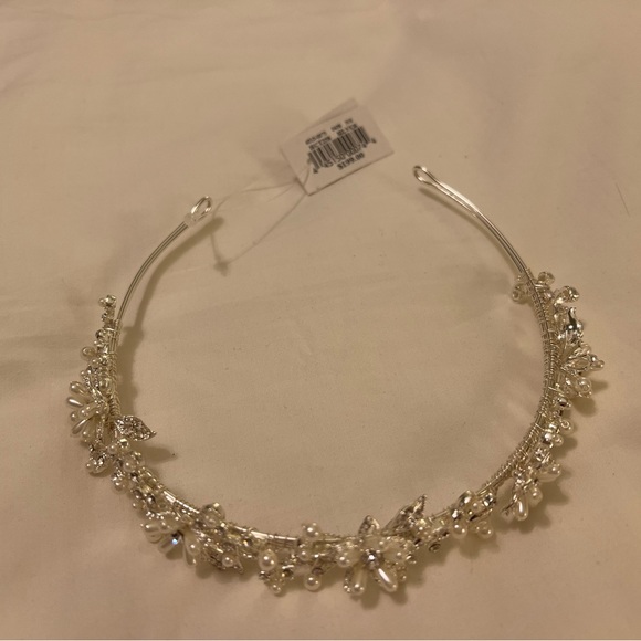 Oleg Cassini brand new wedding veil and headpiece. - Picture 4 of 7